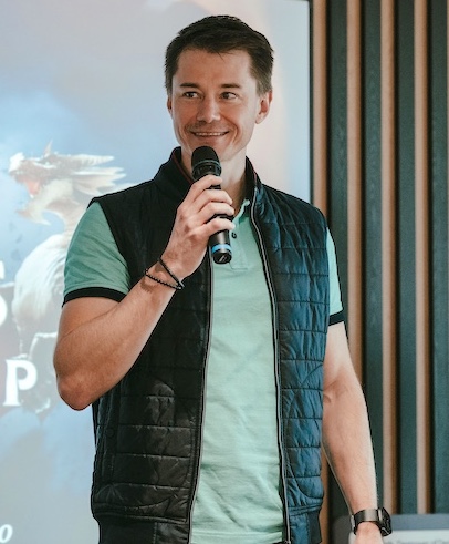 Michal Juhás na pódiu během Wincent DragonByte
